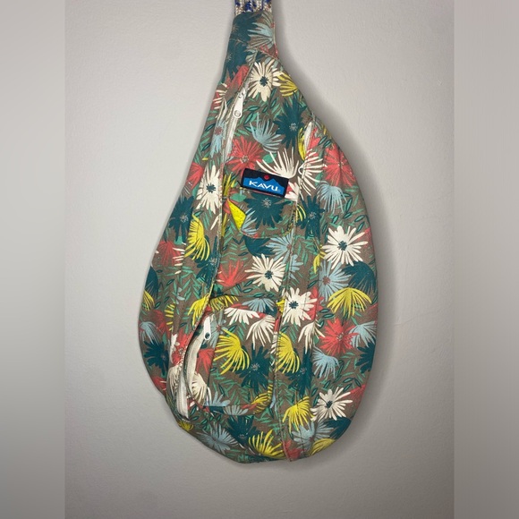 KAVU Rope Sling Bag 🌟 - Picture 1 of 5